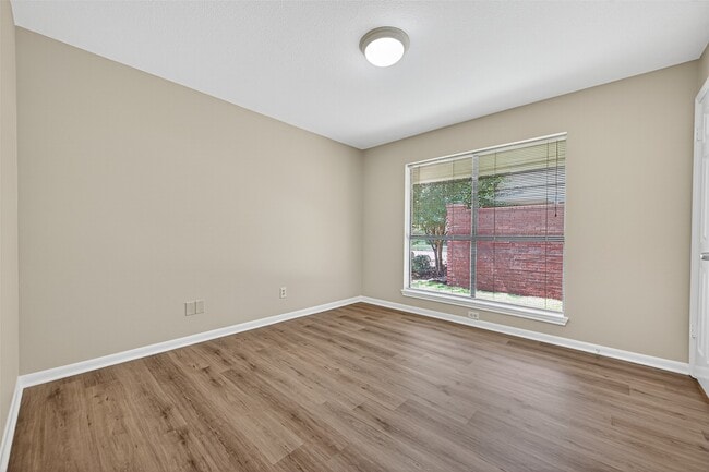 Building Photo - 4132 Deerfield Village Dr