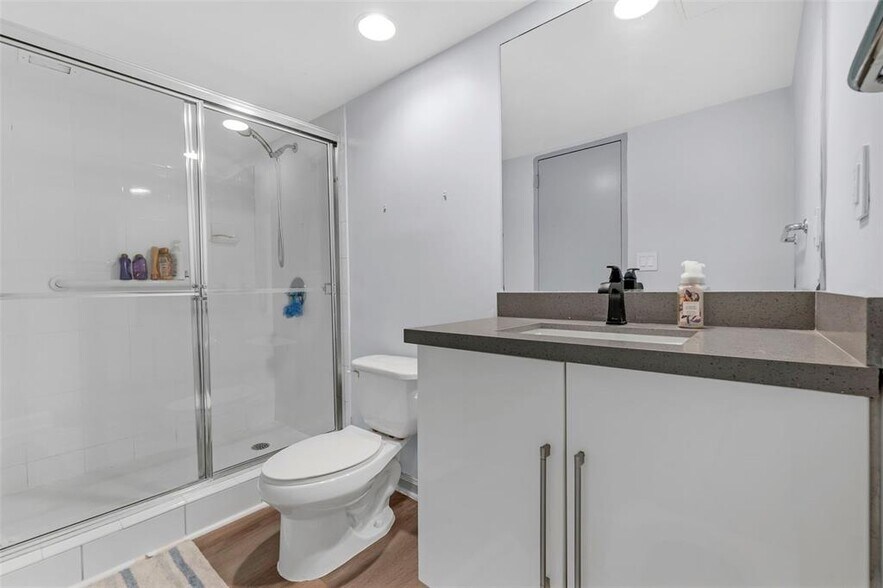 Building Photo - 3000 S Ocean Dr