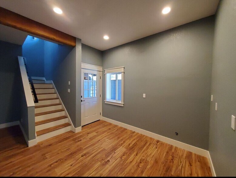 Building Photo - 20825 Crest Dr