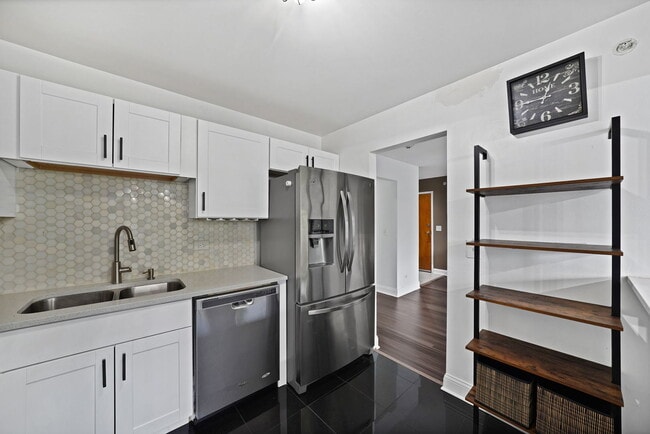 Building Photo - 7050 Newport Dr