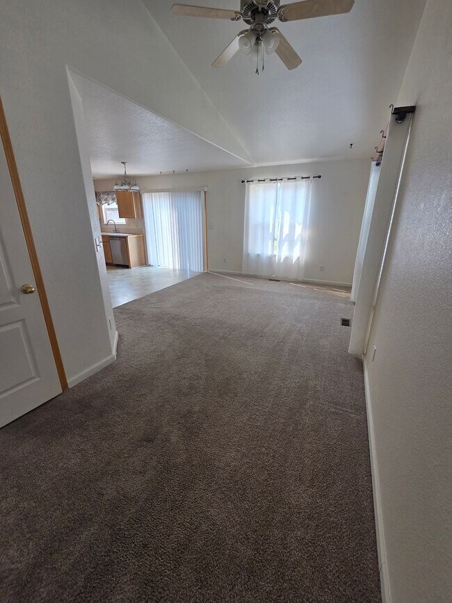 Building Photo - GREAT 3-BDRM, 3-BATH, 2-STORY + BMST. HOME AVAILABLE FOR IMMEDIATE OCCUPANCY IN GRAPEVINE!