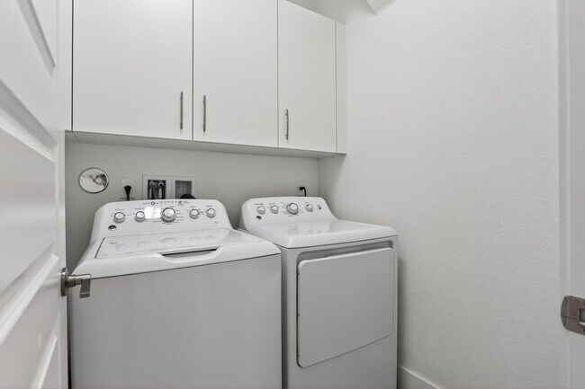 Building Photo - 10990 Oceano Wy