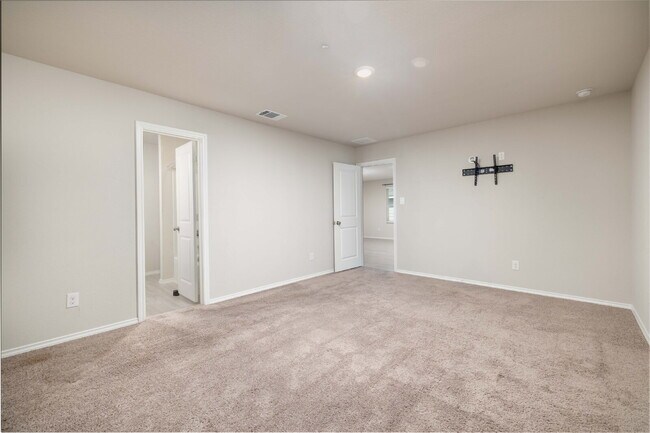 Building Photo - Spacious 4-Bedroom Gem in Schertz
