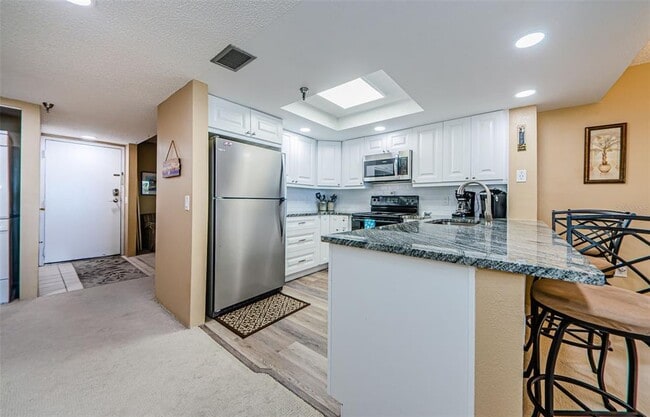 Building Photo - 6035 Sea Ranch Dr