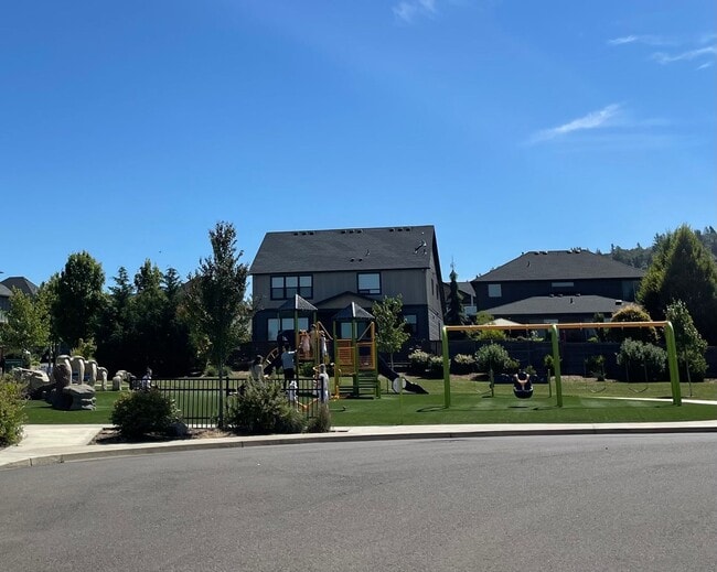 Building Photo - 4Bd/2.5Ba Gresham Home ~ Community Playgro...