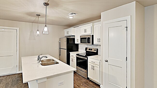 Building Photo - 3 Bedroom 2 Bath Duplex Near Tinker AFB!