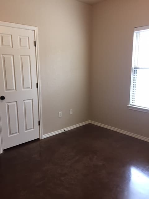 Building Photo - 722 Saengerhalle Rd