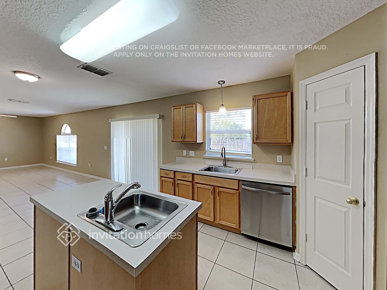Building Photo - 13501 Mango Bay Dr