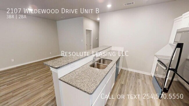 Building Photo - 2107 Wildewood Dr