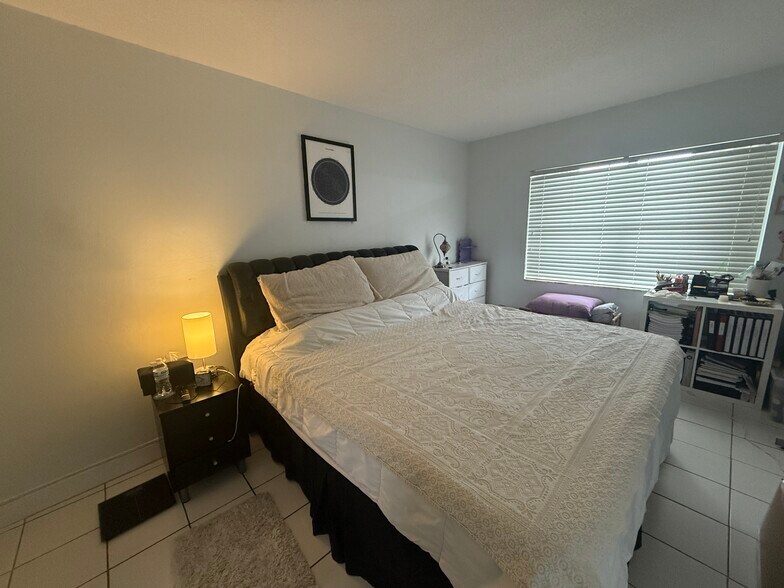 Building Photo - 4141 Nautilus Dr
