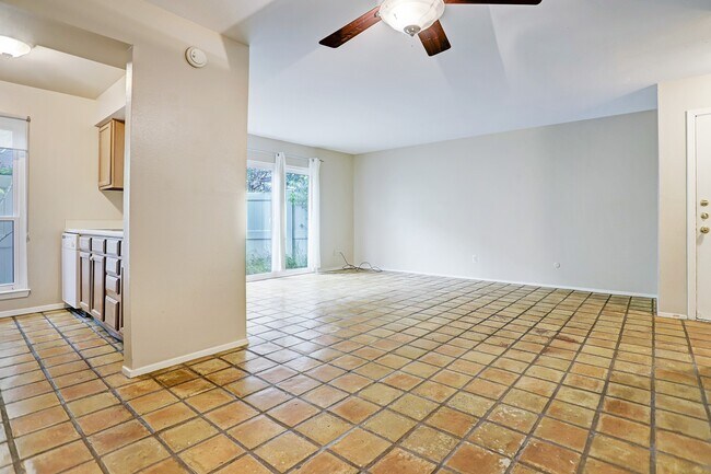 Building Photo - 305 Avondale St