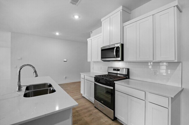 Building Photo - Stunning New 4-Bedroom Home with Modern Up...
