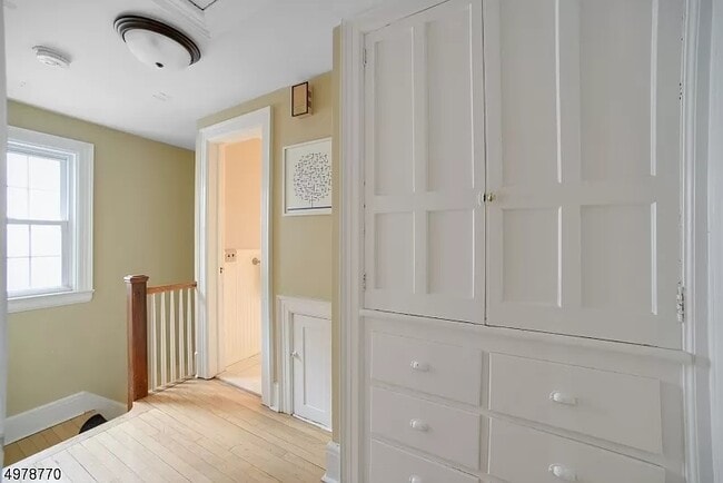 Building Photo - 53 Meadowbrook Rd