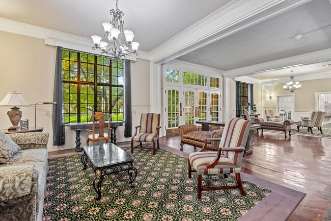 Building Photo - Charming Trolley Square Unit- Showing Frid...