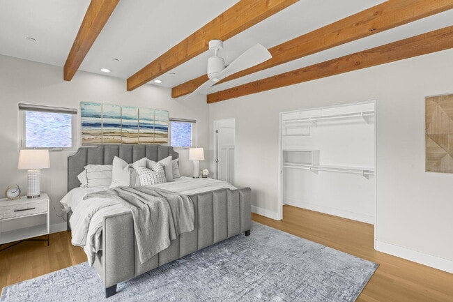 Building Photo - Stunning, Modern and Immaculate 3/BR 2.5/B...