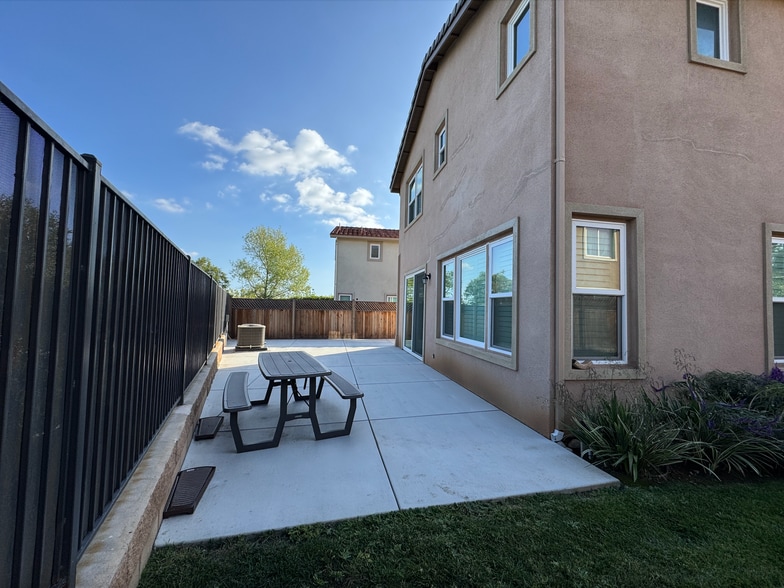 Backyard - 2020 Brentwood Pl