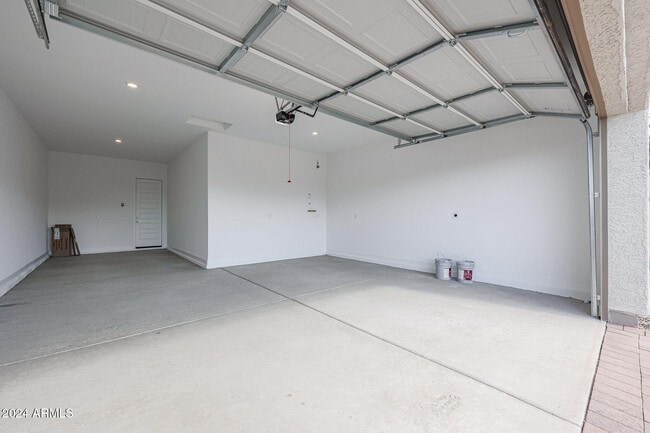 Building Photo - 7606 W Jackrabbit Ln