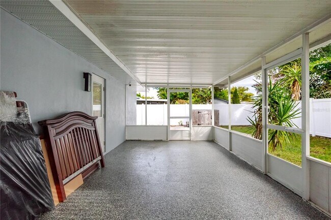 Building Photo - 4712 W Bay Ave