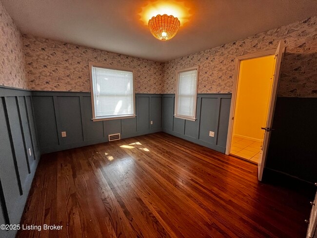 Building Photo - 607 Southview Dr
