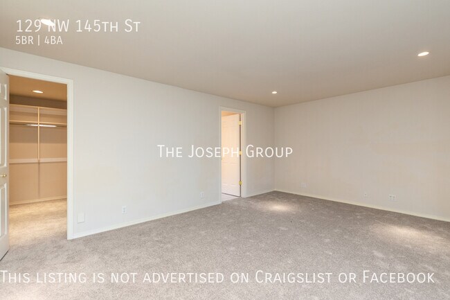 Building Photo - Beautiful 5 bed 3.5 bath in Seattle's Broa...