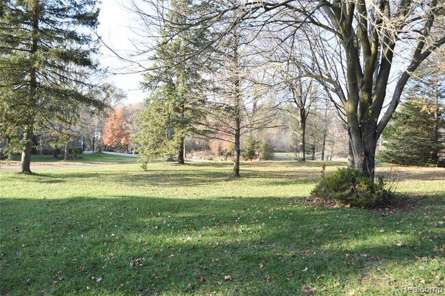 Building Photo - 8344 Ellis Rd