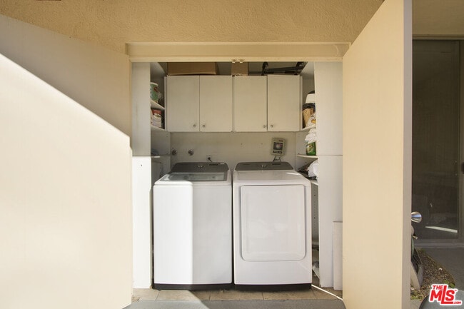 Building Photo - 501 Desert Lakes Cir