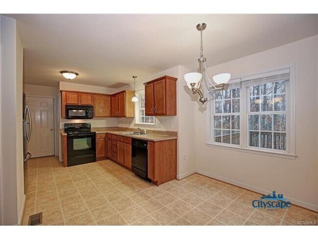 Building Photo - LOVELY 4 BEDROOM MOVE-IN READY HOME IN MID...