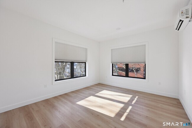 Building Photo - 131 Beach Rd