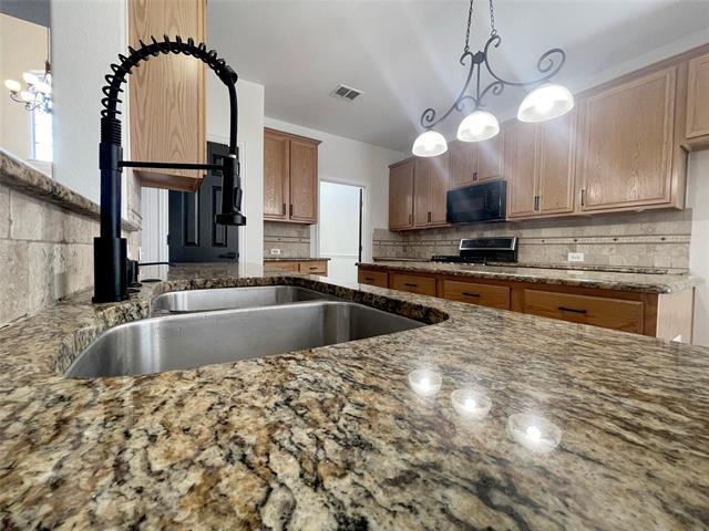 Building Photo - 7850 Greenvalley Ln