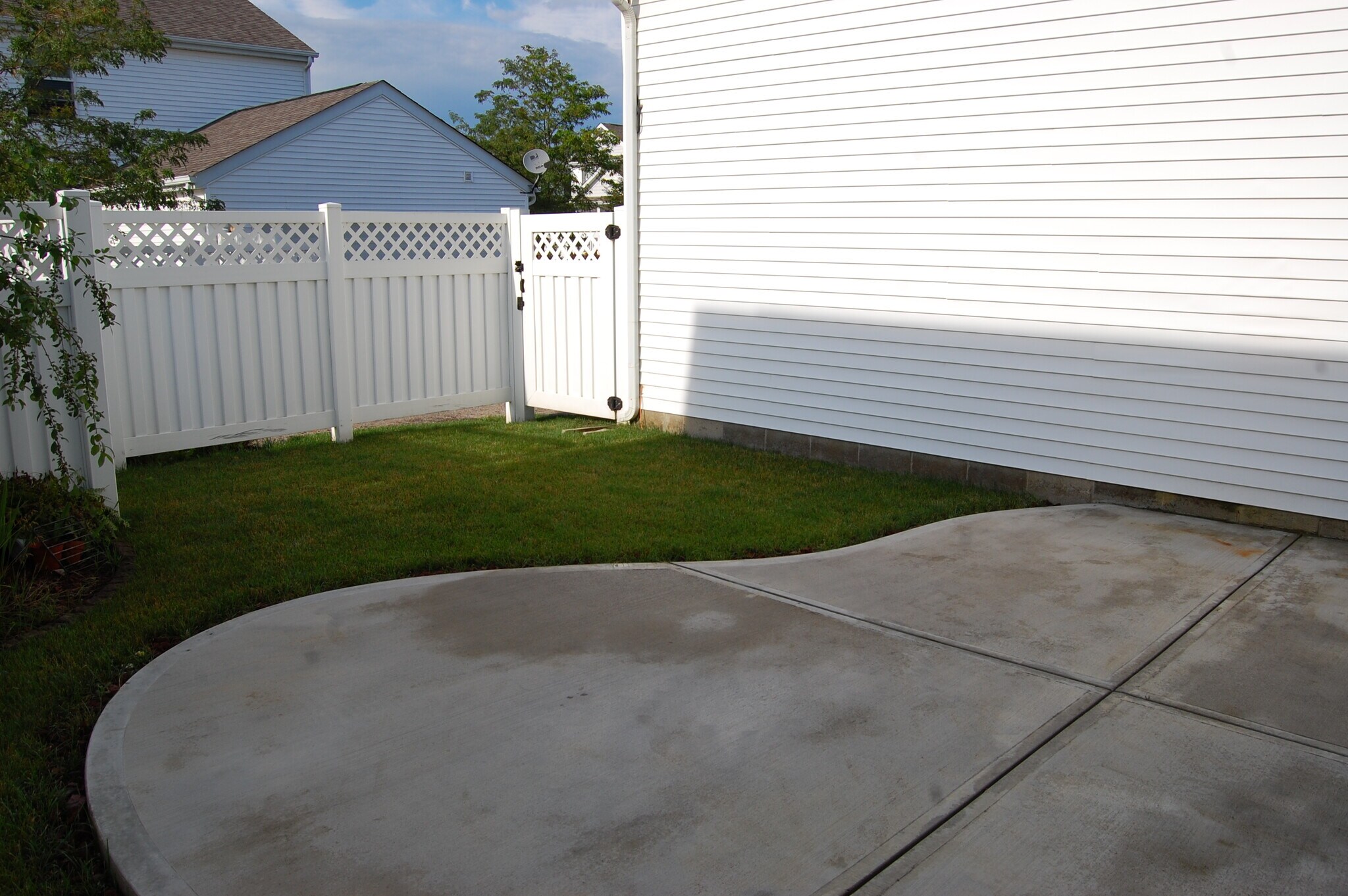 Building Photo - 7250 Hillmont Drive