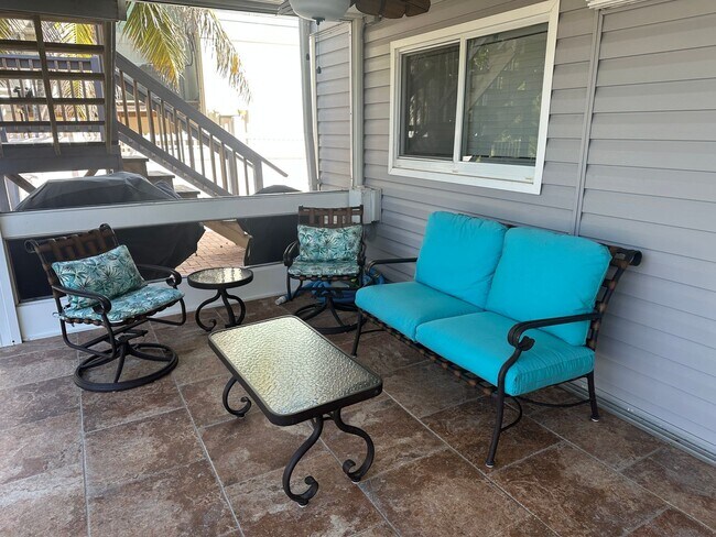 Building Photo - FT Myers Beach Amazing pool home