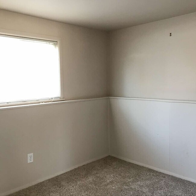 Building Photo - 304 Ruth St