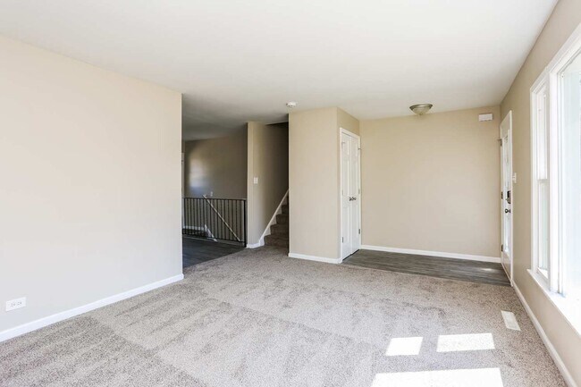 Building Photo - 5824 Orange Ln