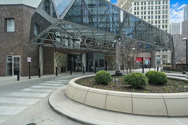Building Photo - 405 N Wabash Ave