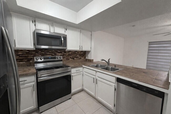 Building Photo - 2428 Summerfield Pl