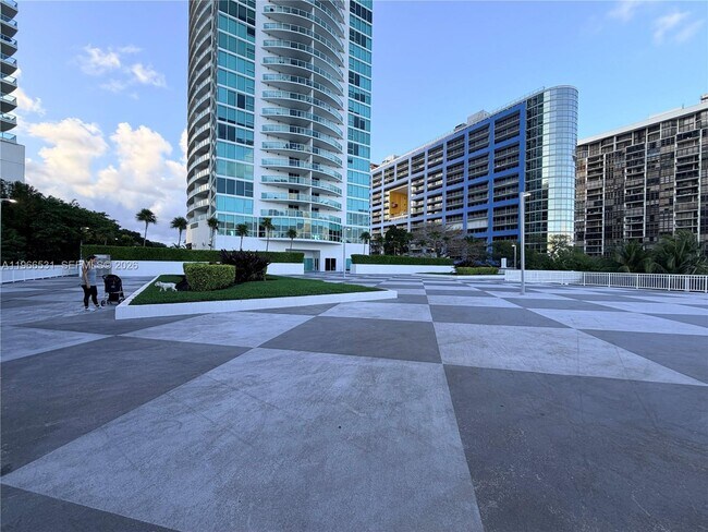 Building Photo - 2101 Brickell Ave