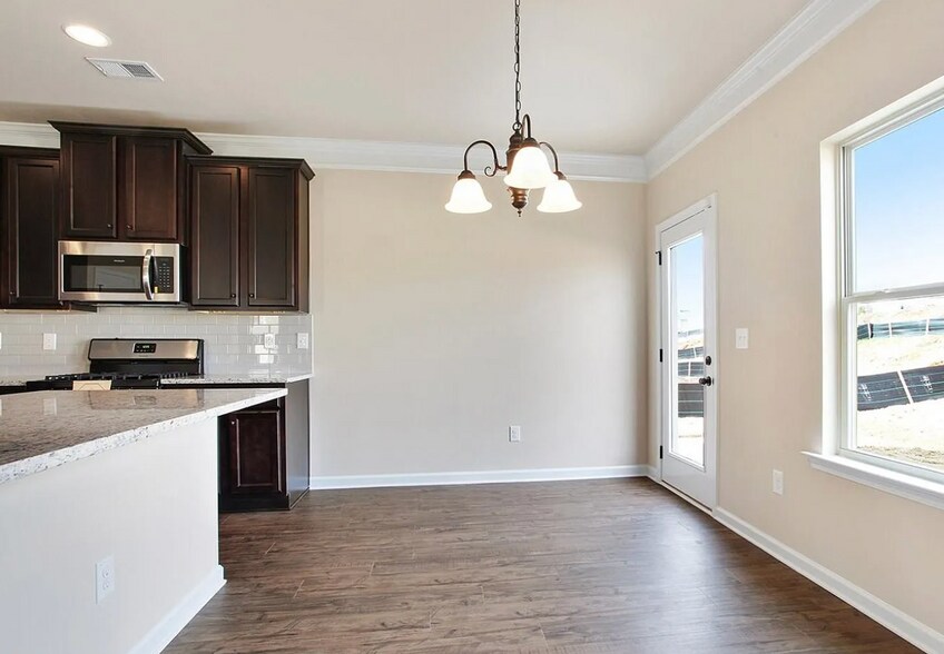 Building Photo - 133 Babbling Brook Dr