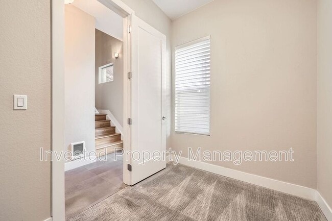 Building Photo - 1323 Elati St
