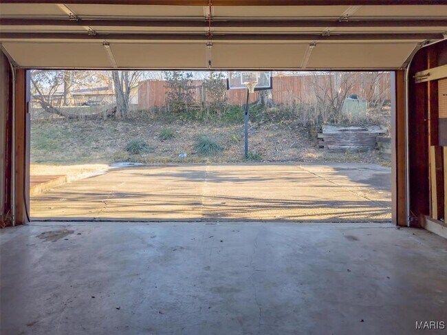 Building Photo - 507 Glenmeadow Dr
