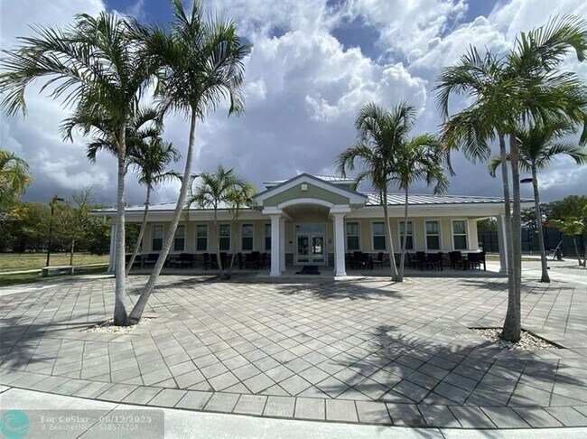 Building Photo - 7803 NW 70th Ave