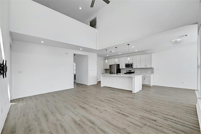 Building Photo - 6411 Velvet Leaf Ln
