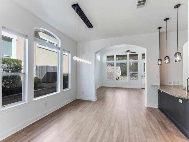 Building Photo - 15224 Glen Heather Dr