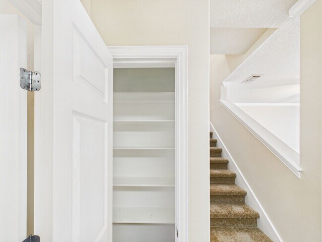 Building Photo - 1001 Krenek Tap Rd