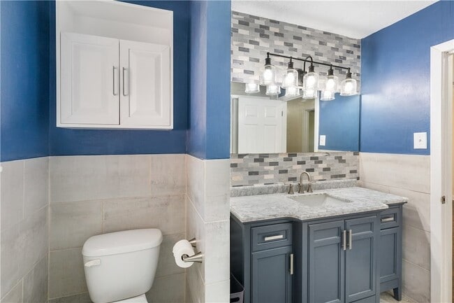 Building Photo - 209 Helena St