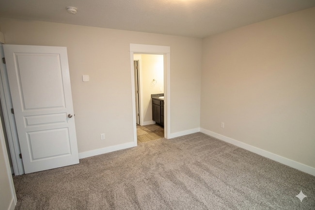 Building Photo - 5-Bedroom Townhome in Hudsonville | Cul-de-Sac, 2-Car Garage, Lawn & Snow Included