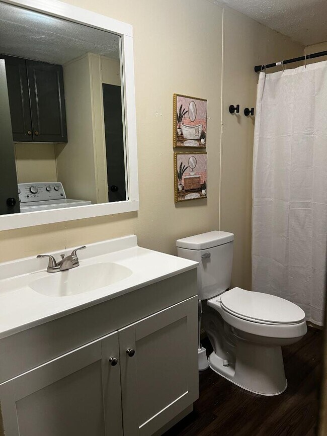 Building Photo - 502 9th St SW