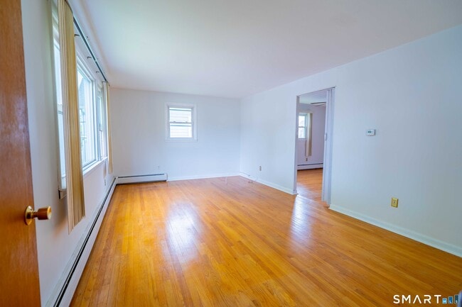 Building Photo - 326 Grovers Ave