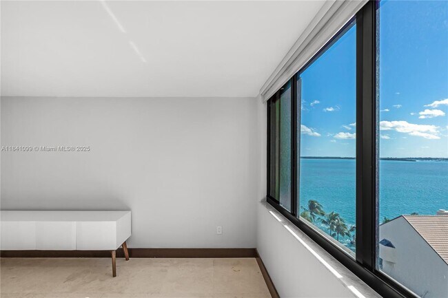 Building Photo - 540 Brickell Key Dr