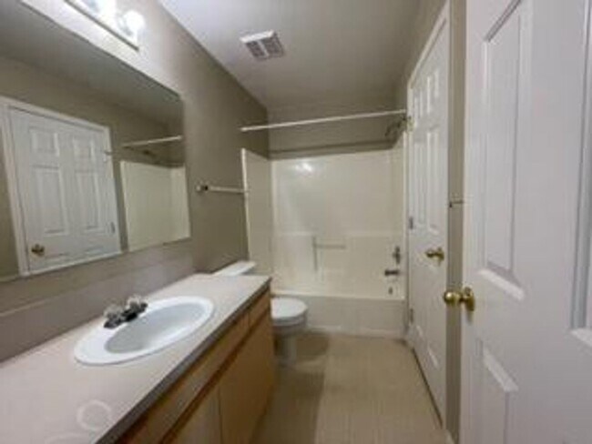Building Photo - 213 N Avenger Ln