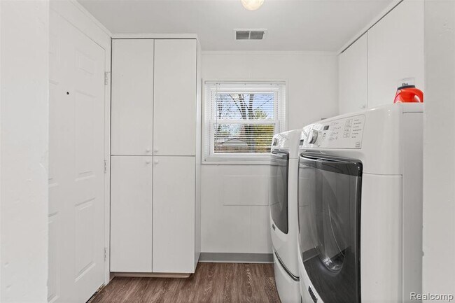 Building Photo - 13263 Frazho Rd